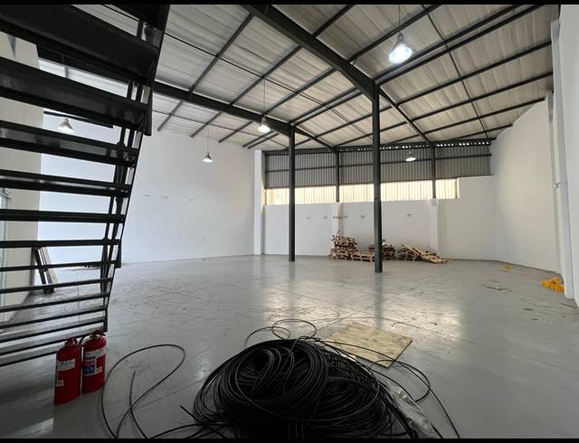 363M² WAREHOUSE TO LET IN OLIVEDALE